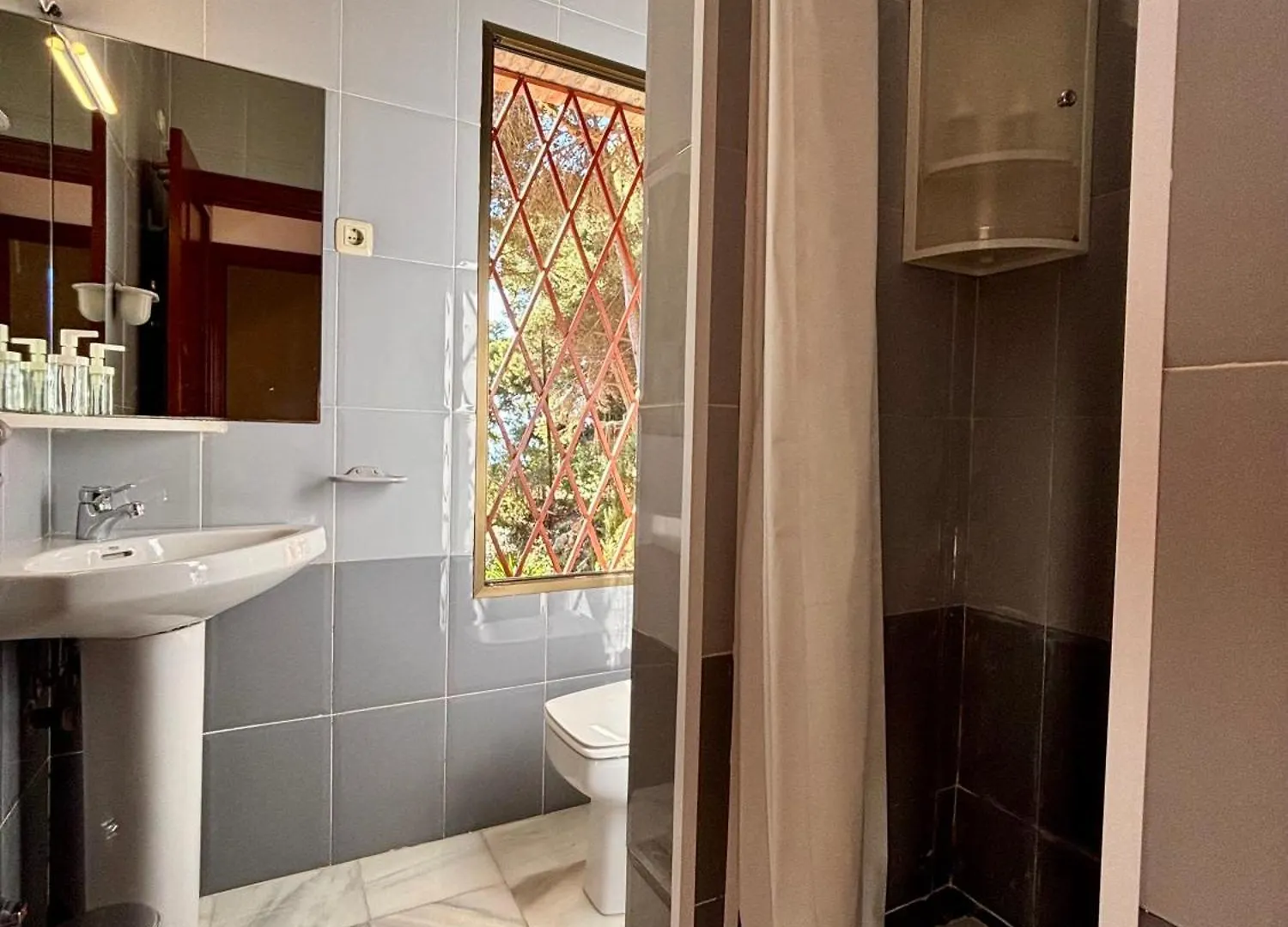 Villa Oasis Pinares De San Anton -Pool, Sea, Near Malaga City Center-