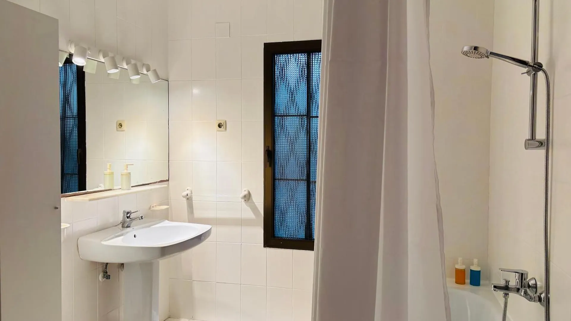 Villa Oasis Pinares De San Anton -Pool, Sea, Near Malaga City Center- 0*,  Spanje